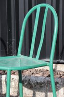 Trois chaises en métal et bois repeint vert d'après un modèl… (photo 3)
