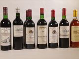 six bouteilles de vin sont alignées sur une table