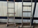 deux échelles appuyées contre un mur