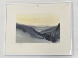 aquarelle encadrée représentant un paysage de montagne avec un ciel jaune