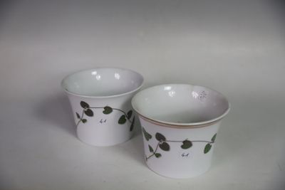 two cups that are sitting next to each other on a table