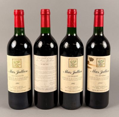 trois bouteilles de vin rouge posées côte à côte sur une table