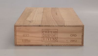 une boîte en bois portant une étiquette