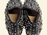 pair of black shoes with spikes and spikes on them