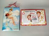 deux aimants ornés d'images d'anges, posés sur une table