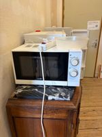 Ensemble du contenu de la pièce, comprenant notamment : (photo 5)