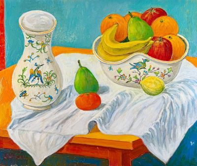 un tableau représentant un bol de fruits et un pichet posés sur une table