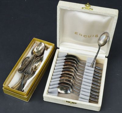 a box of silverware with spoons and spoons in it