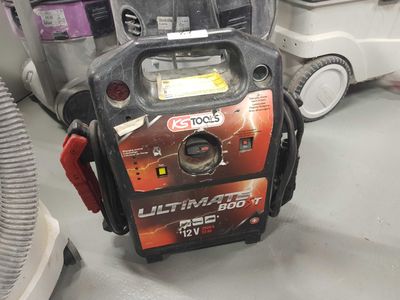 a small machine that is sitting on the floor