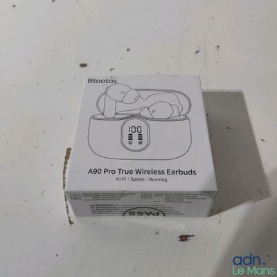 emballage d'une paire d'écouteurs sans fil posée sur une table
