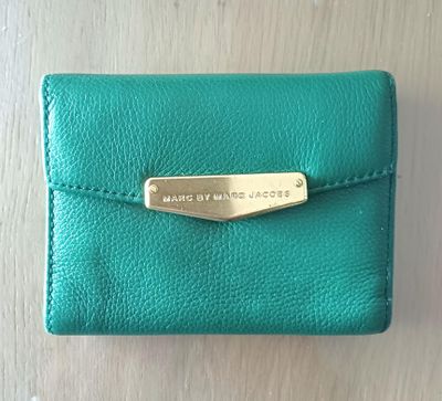 Marc Jacobs - Porte-monnaie en cuir grainé vert, intérieur e…