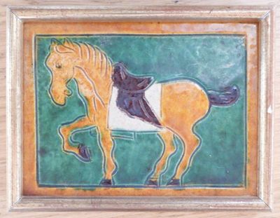 une photo d'un tableau représentant un cheval accroché au mur