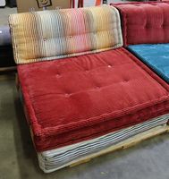 * ROCHE BOBOIS. Canapé modèle « Mah Jong » en tissu coloré. (photo 3)