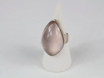 sterling silver ring with rose quartz stone