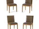 quatre chaises de salle à manger en cuir marron, avec des pieds et des dossiers en bois