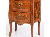 une image d'une petite commode avec un plateau en marbre