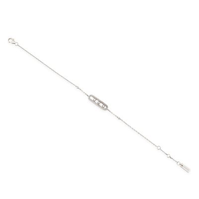 un bracelet en or blanc avec un fermoir serti de diamants