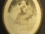 une photo d'une femme en robe et une photo d'un chien