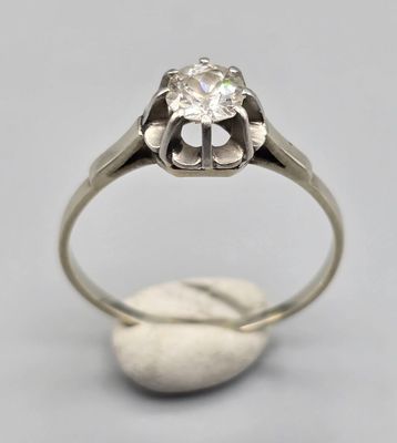 Bague solitaire en or blanc et platine ornée d'un diamant ta…