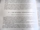 un livre ouvert sur lequel figure l'image d'une horloge
