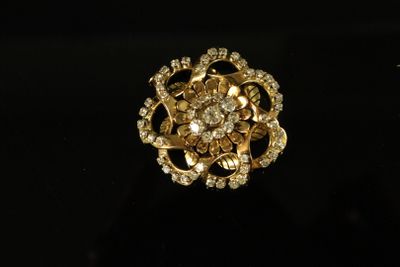 Broche pendentif en forme de fleur en or jaune 18 K (750), s…
