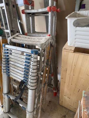 2 escabeaux dont 1 MAC, 1 échelle télescopique - Photo 1