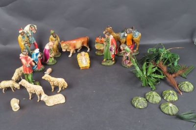 Ensemble de 18 santons de Provence en plâtre patiné et résin…