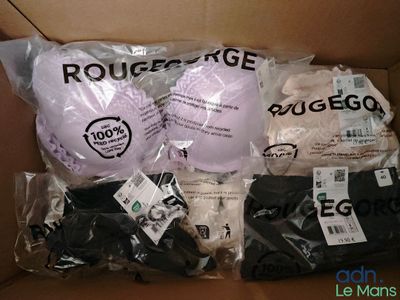 une boîte contenant un certain nombre d'objets