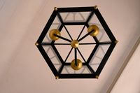 Suite de cinq lanternes de forme hexagonale en métal laqué n… (photo 4)