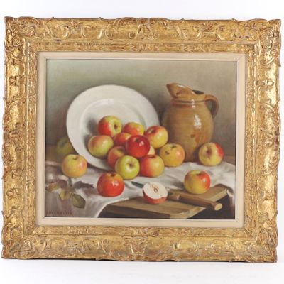 tableau représentant une nature morte composée de pommes et d'un pichet posés sur une table
