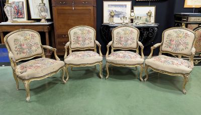 quatre chaises avec rembourrage floral rembourrage rembourrage rembourrage rembourrage rembourrage rembourrage rembourrage