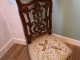 a chair that is sitting in the corner of a room