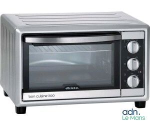 une image d'un grille-pain four sur fond blanc