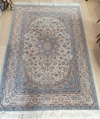 Tapis mécanique en laine décor Naïn bleu gris sur fond beige… - Photo 1