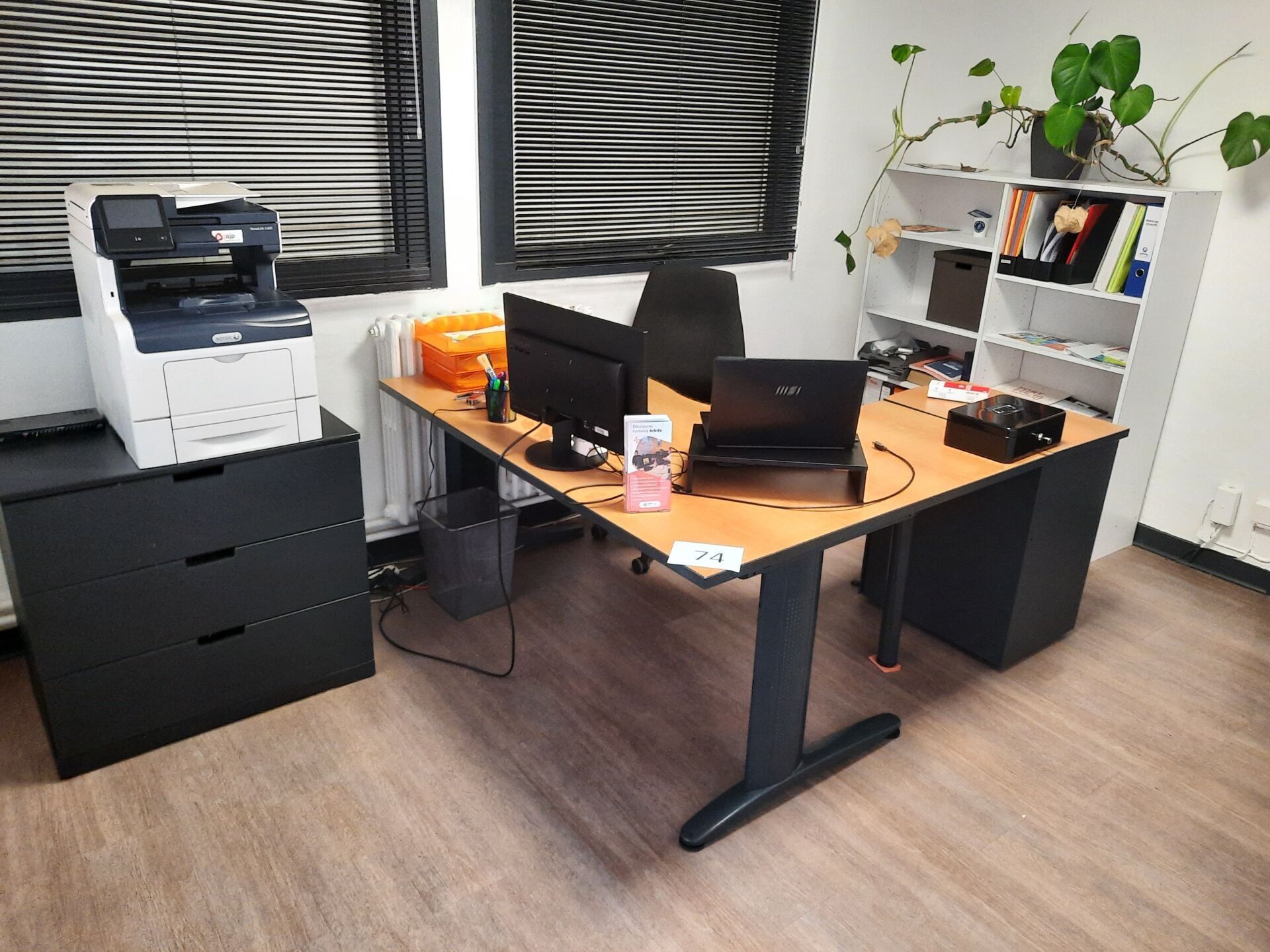 1 bureau ergonomique métal et mélaminé bois avec caisson ass…