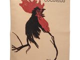 une image représentant un coq accroché à un mur, sur laquelle est inscrit le mot « cocoricco »