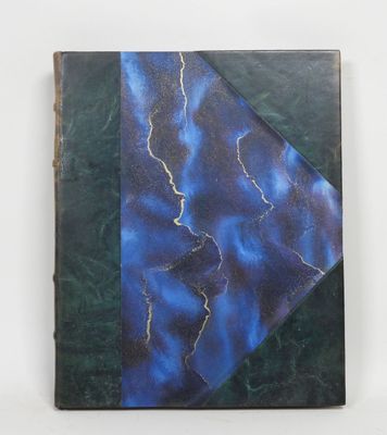 une image représentant un livre à la couverture bleue et noire