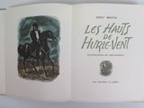 un livre ouvert avec l'image d'un homme à cheval