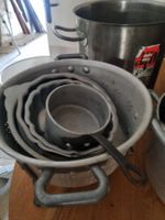 4 marmites inox et alu avec couvercles ; 1 passoire ; 1 séri… (photo 3)