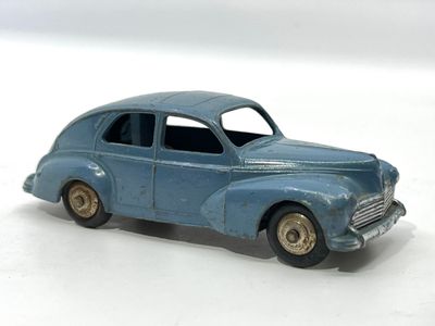 DINKY TOYS France. Peugeot 203 berline, bleu pétrole, modèle…