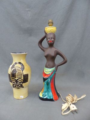 Vase en terre cuite émaillé déco masque africain situé à DAK…