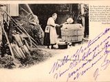 une carte postale sur laquelle figure une vieille photo d'une femme et d'un enfant