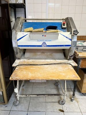 une image représentant une cuisine équipée d'un tapis roulant