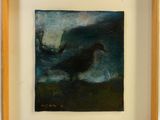 une peinture à l'huile représentant un oiseau, encadrée et accrochée au mur