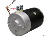 un gros plan d'un moteur sur fond blanc