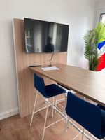 Table haute avec retour mural pour télévision en stratifié m… (photo 2)