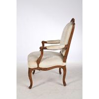 LARGE FAUTEUIL A DOS PLAT LOUIS XV de forme mouvementée en b… (photo 3)
