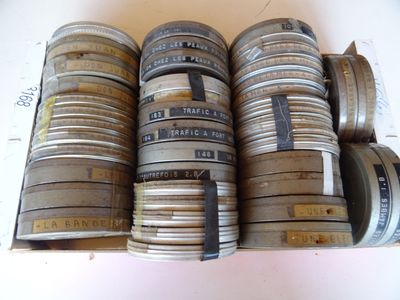 de nombreuses bobines de film empilées les unes sur les autres