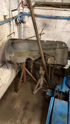 l'image d'une machine dans un garage
