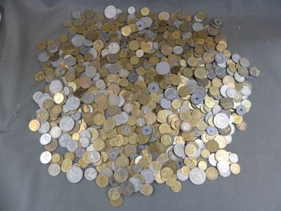 a lot of coins that are on the table